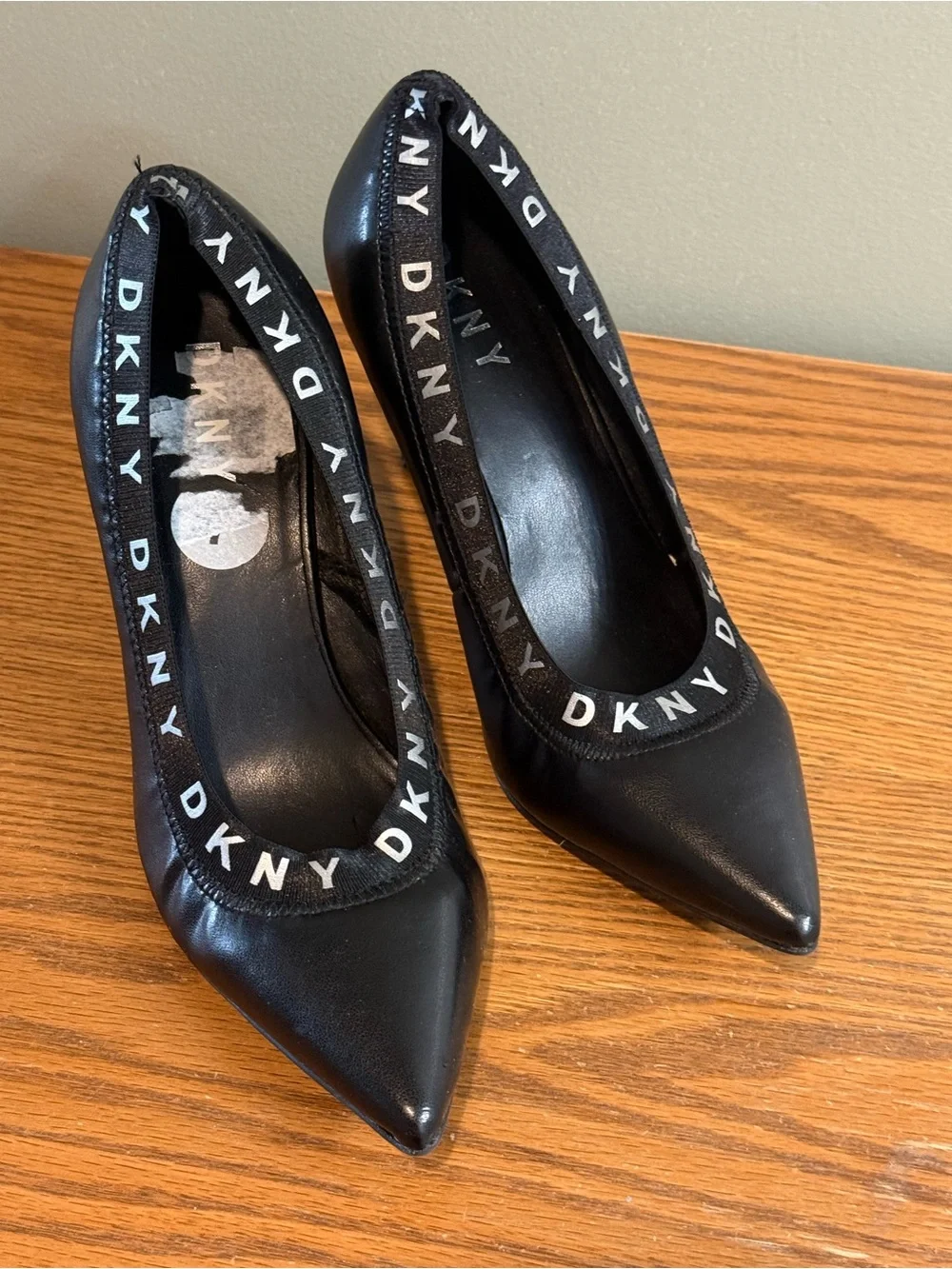 Y2K DKNY Women Katrina Logo Pumps Heels Color Black Size 7